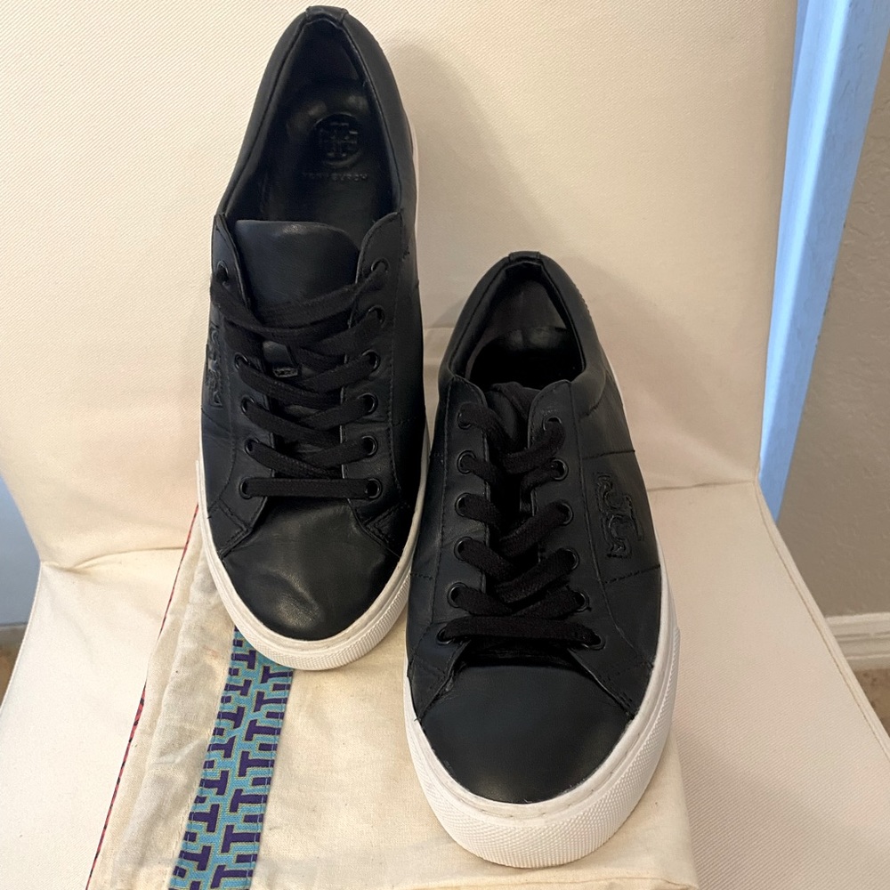 Authentic Tory Burch black leather tennis shoes